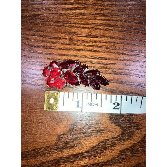 Vintage red iridescent rhinestone silver-tone pin brooch! - Picture 2 of 5